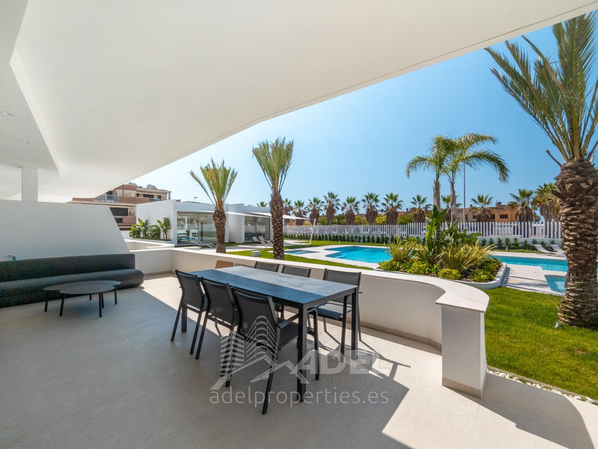 Apartment in a complex with gym, pool, jacuzzi, and much more in Orihuela Costa!