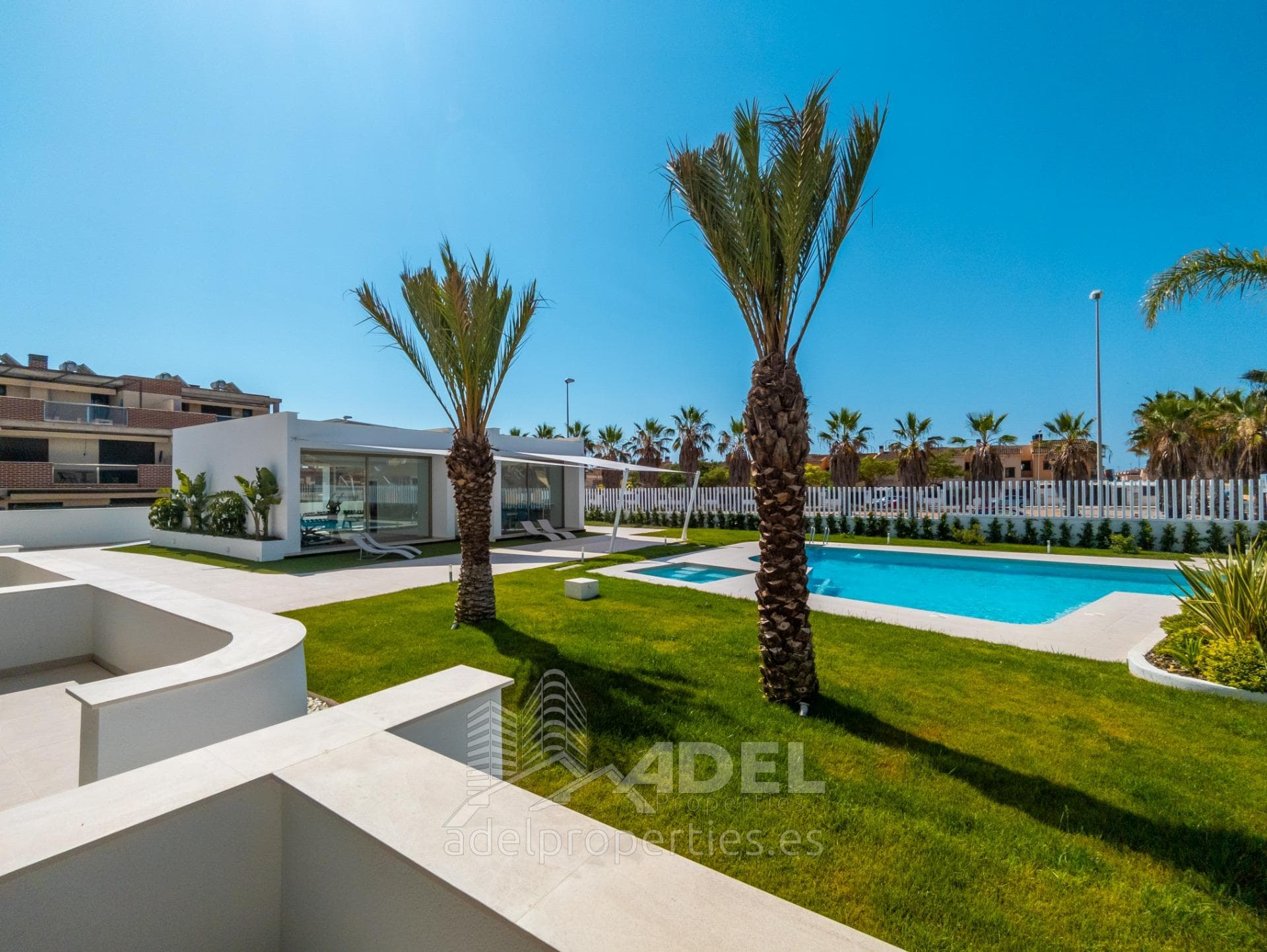 Apartment in a complex with gym, pool, jacuzzi, and much more in Orihuela Costa! 2
