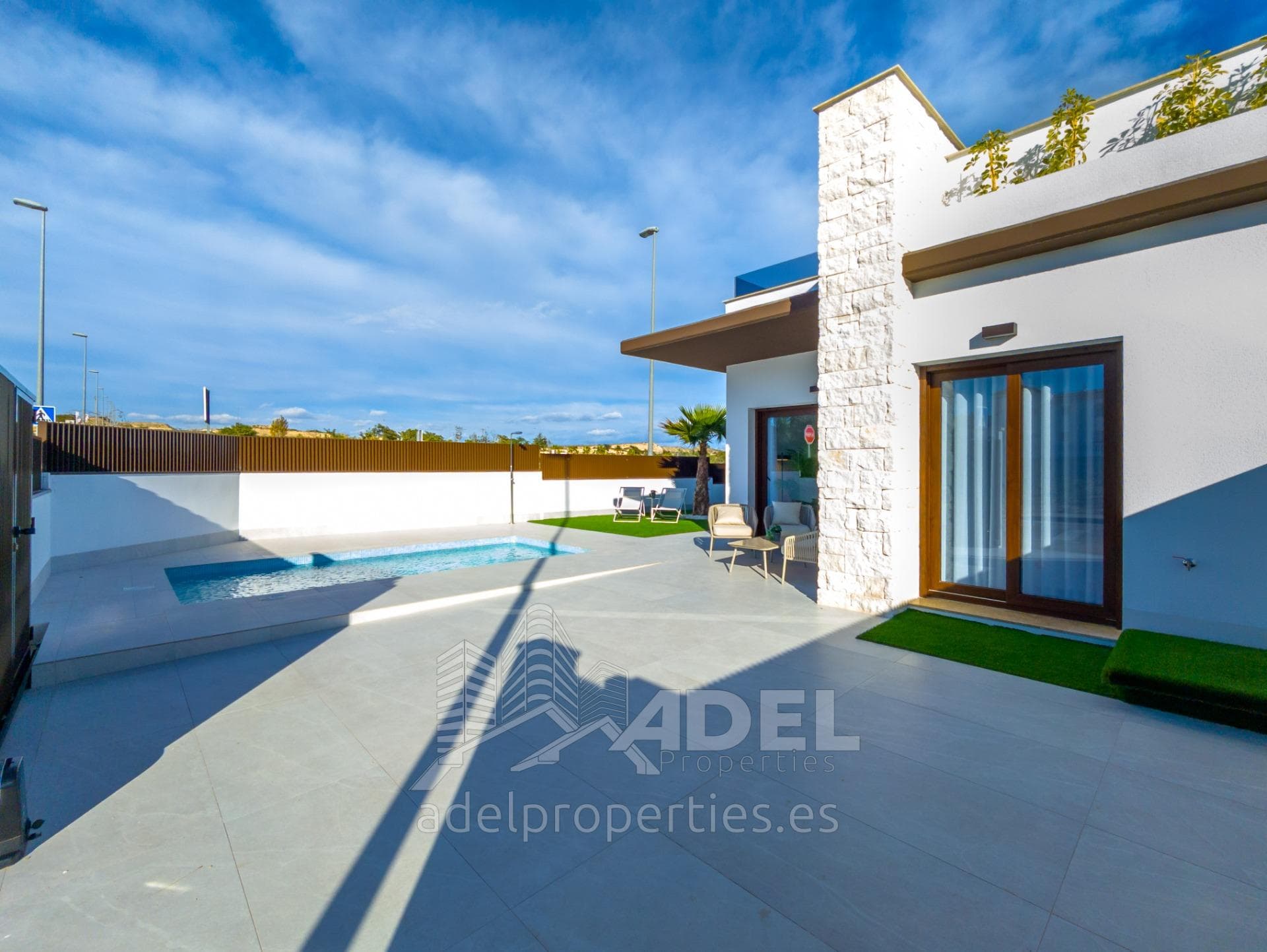 Single-story villa with solarium and garden with swimming pool in Orihuela Costa, Costa Blanca 2