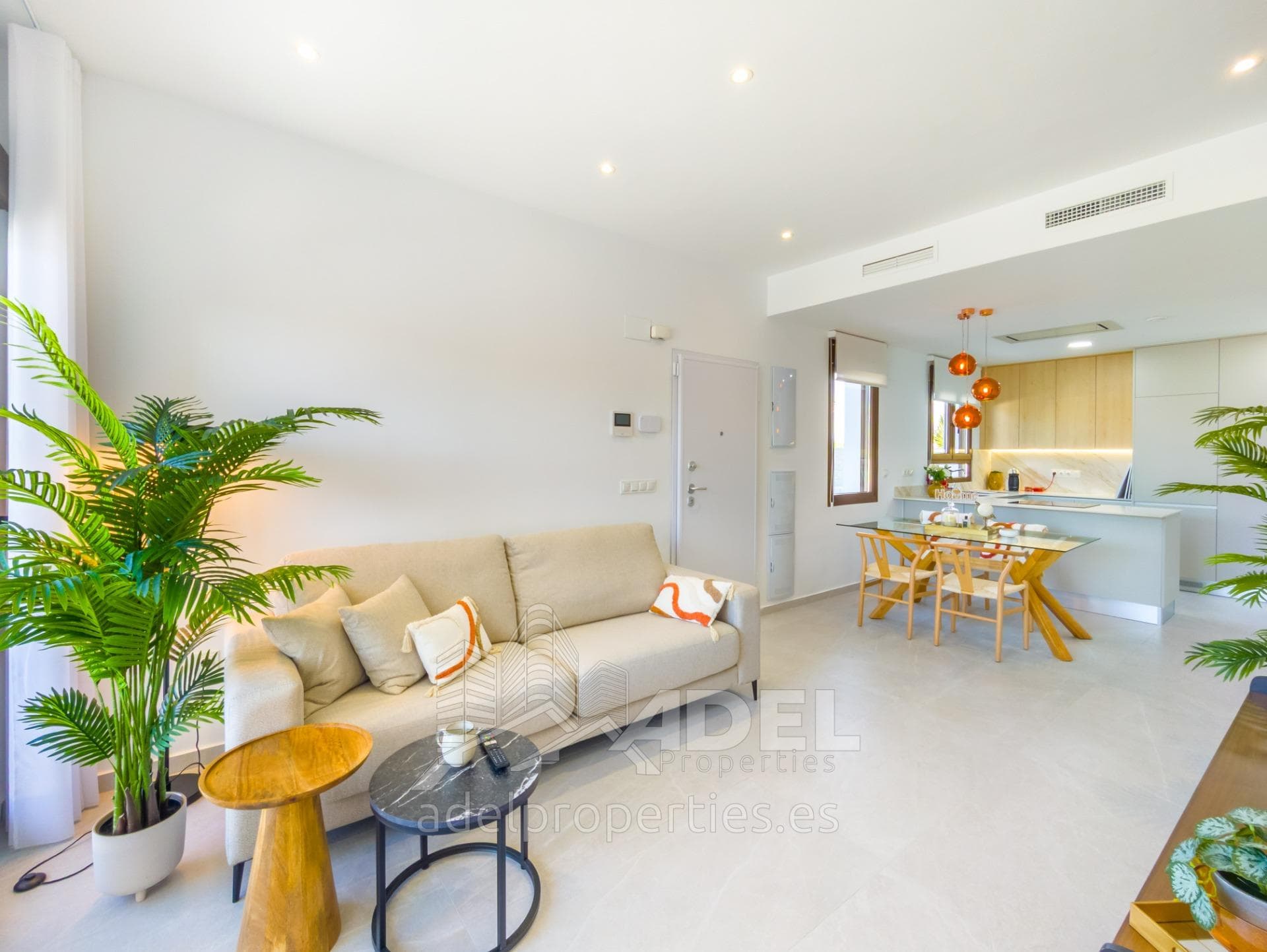 Single-story villa with solarium and garden with swimming pool in Orihuela Costa, Costa Blanca