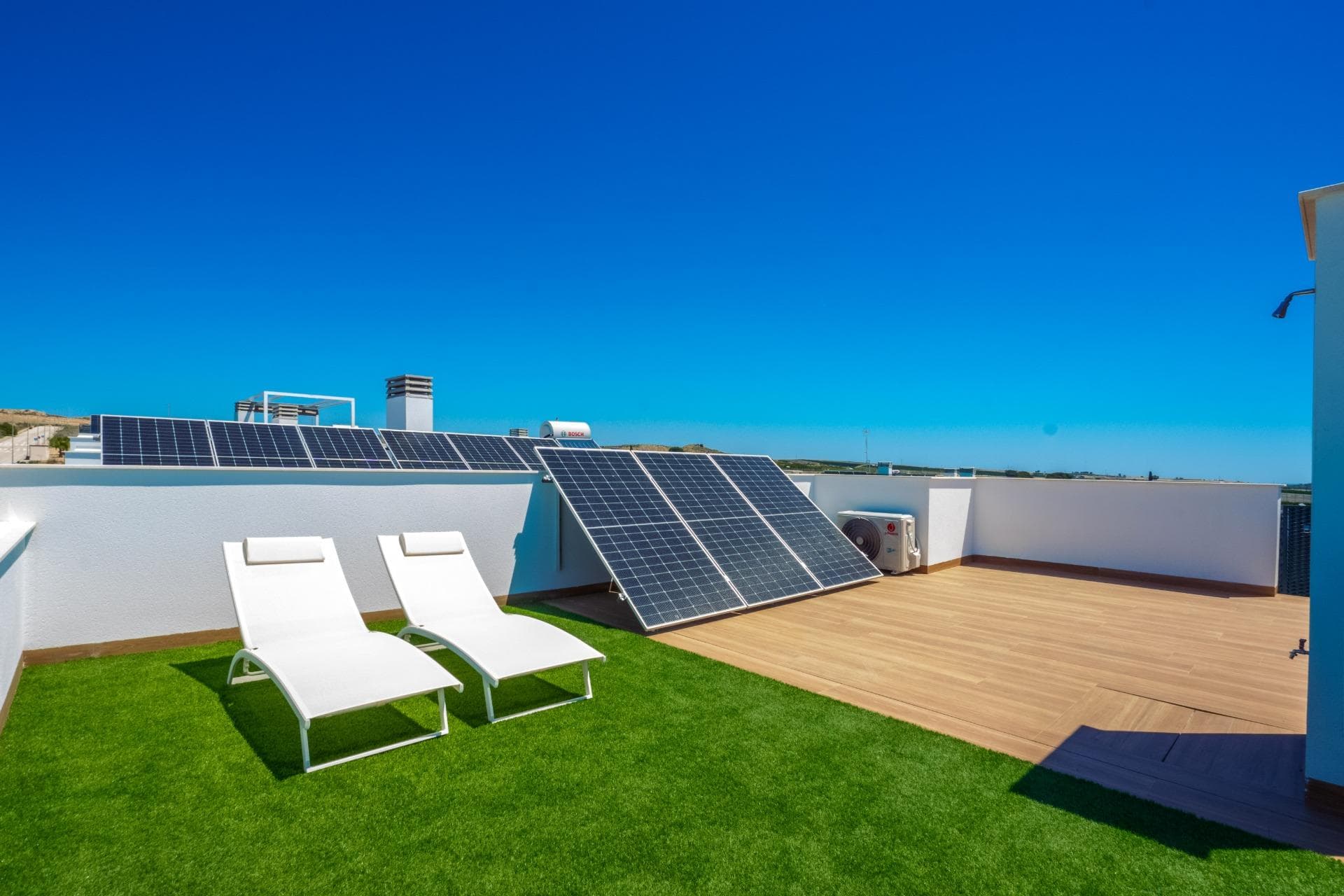 Luxury villa with a private garden, swimming pool and solarium, close to golf courses. 2