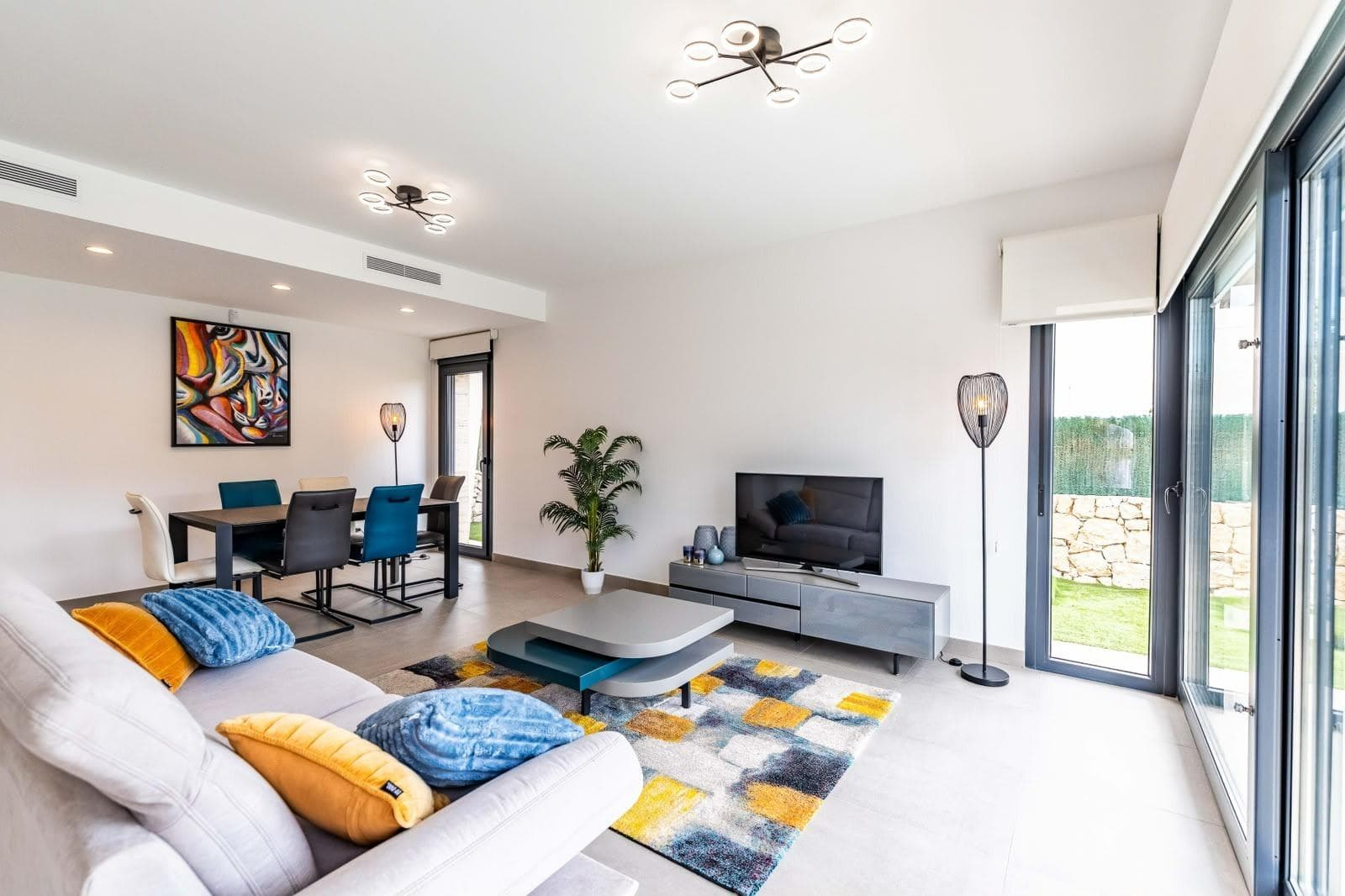 Villa with private pool just 250 metres from the sea
