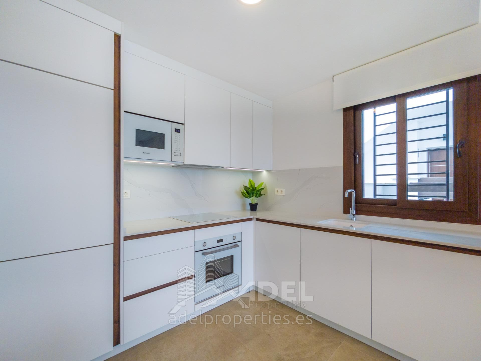 Modern bungalow with solarium in a gated community overlooking Laguna Rosa 2
