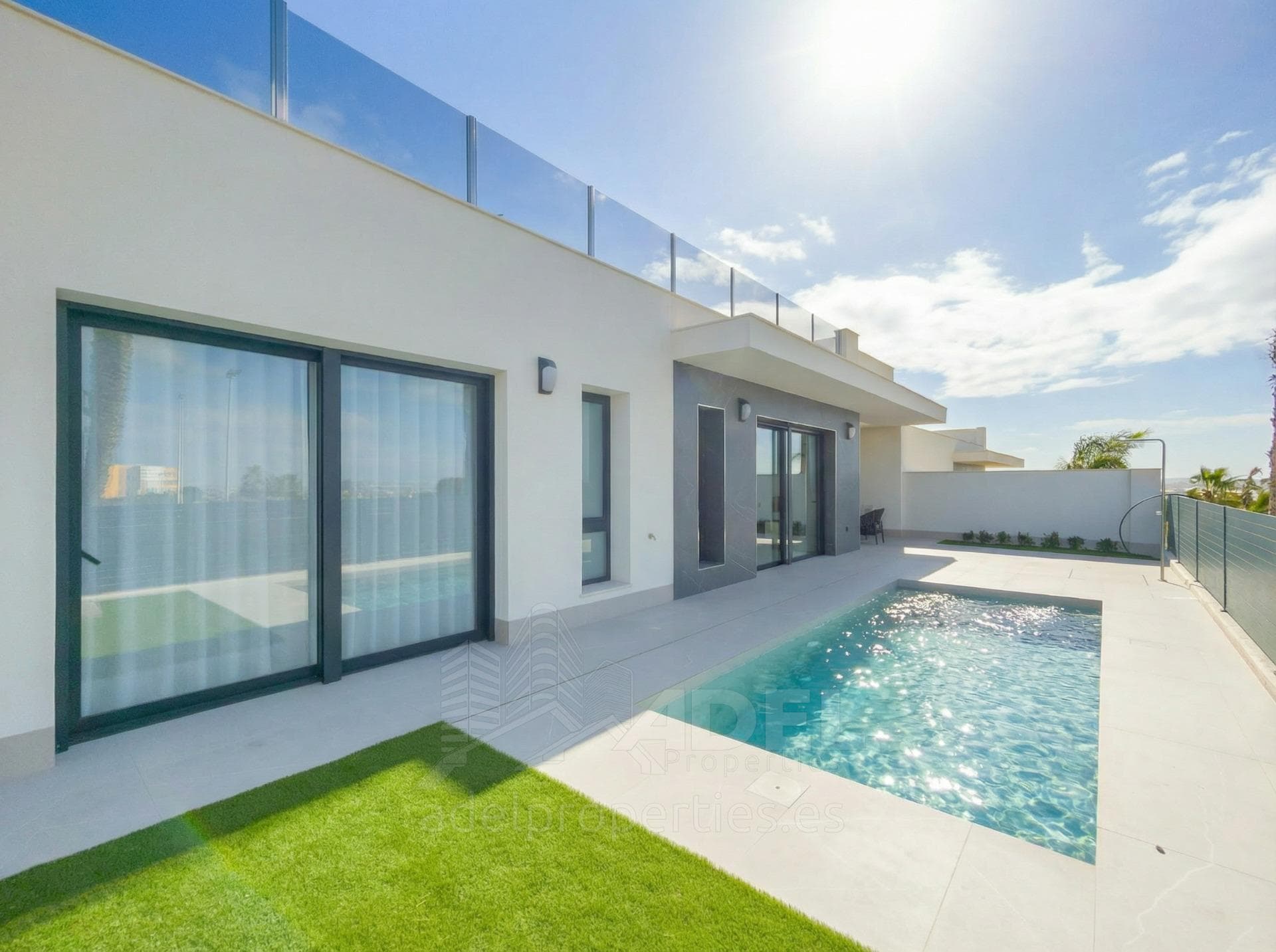 Independent single-storey villa with private pool and solarium overlooking the Pink Lagoon! 2