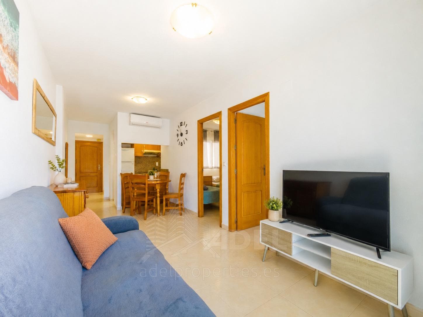 Penthouse on the beachfront, just 10 metres from Los Locos Beach. 2
