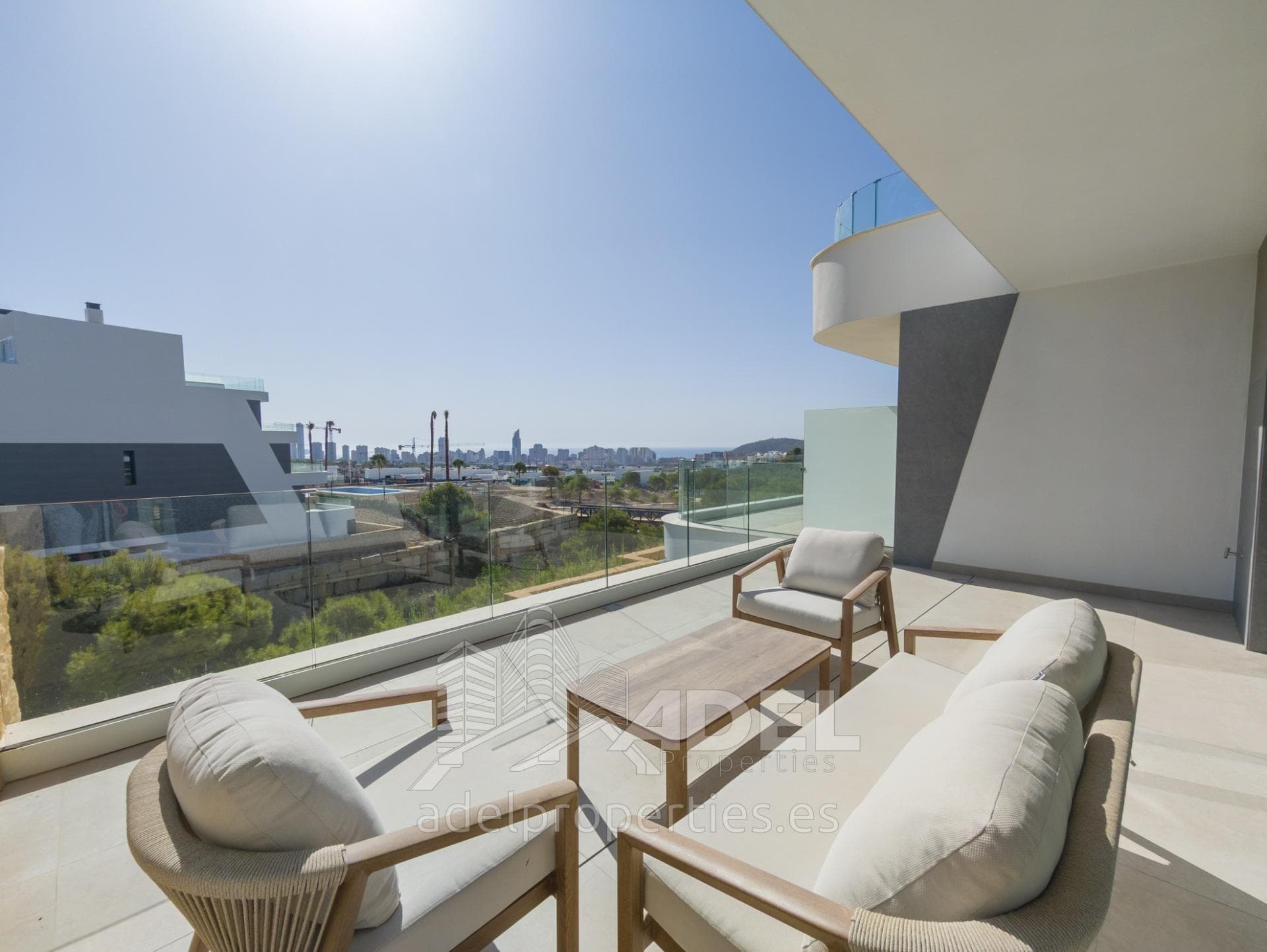 Penthouse in Finestrat with a large terrace, sea views and an exclusive residential complex 2